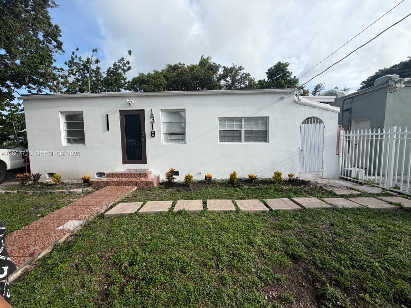 1318 NW 34th St, Miami FL 33142