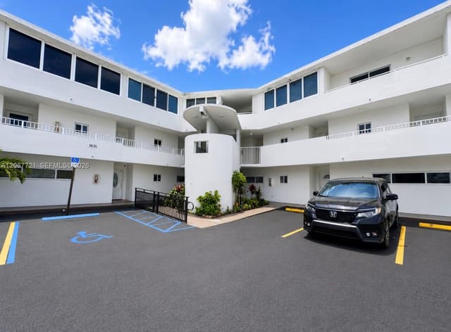 5611 W 25th Ct # 8A, Hialeah FL 33016 - Hialeah, FL - Photo 2