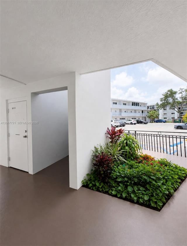 5611 W 25th Ct # 8A, Hialeah FL 33016 - Hialeah, FL - Photo 4