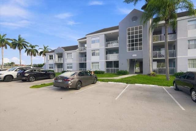 8660 SW 212th St # 306, Cutler Bay FL 33189 - Cutler Bay, FL - Photo 2