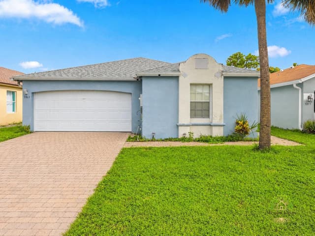 5863 AZALEA Circle, West Palm Beach FL 33415 - West Palm Beach, FL - Photo 2