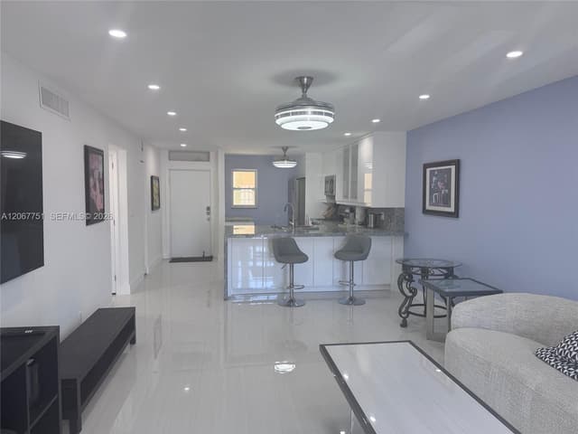 410 SE 2nd St # 223, Hallandale Beach FL 33009 - Hallandale Beach, FL - Photo 2