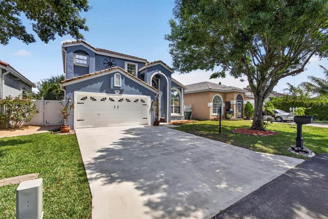 243 WEDGEWOOD Circle, FL 33463 - Photo 2