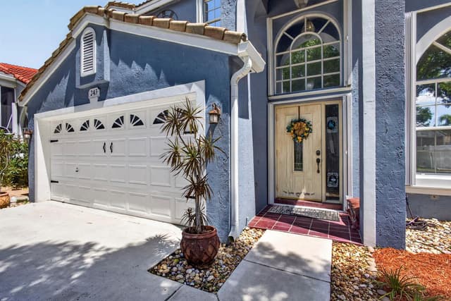 243 WEDGEWOOD Circle, FL 33463 - Photo 4