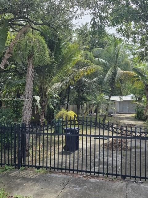 9407 NW 4th Ave, Miami FL 33150
