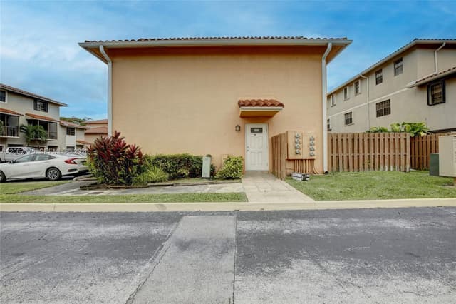 9874 Hammocks Blvd # 49, Miami FL 33196 - Miami, FL - Photo 6