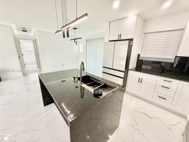 8600 Taft St, Pembroke Pines FL 33024 - Pembroke Pines, FL - Photo 6