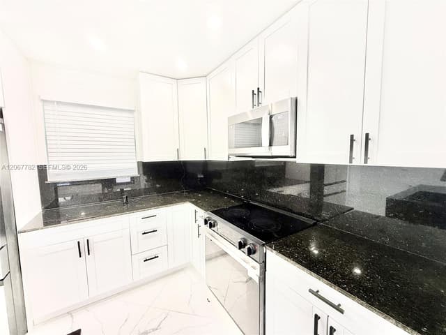 8600 Taft St, Pembroke Pines FL 33024 - Pembroke Pines, FL - Photo 7