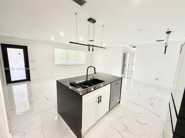 8600 Taft St, Pembroke Pines FL 33024 - Pembroke Pines, FL - Photo 3