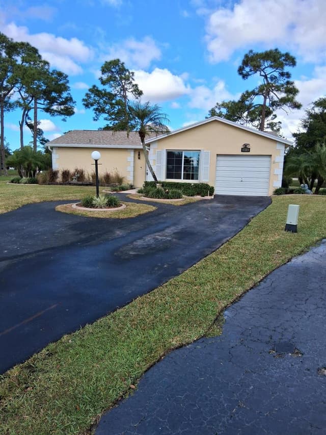4703 Rainbow Drive, FL 33463 - Photo 4