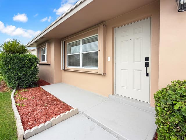2030 NE 1st Lane, Boynton Beach FL 33435 - Boynton Beach, FL - Photo 4