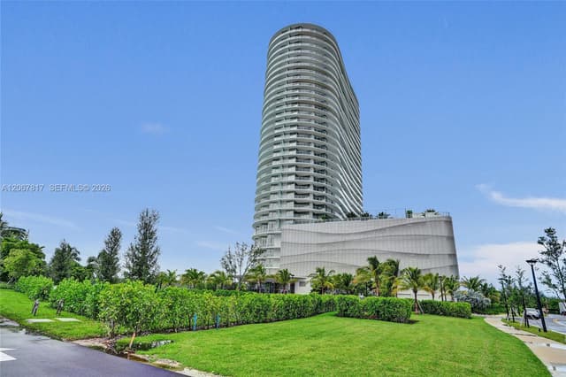 2411 Laguna Cir # 1805, North Miami FL 33181 - North Miami, FL - Photo 2