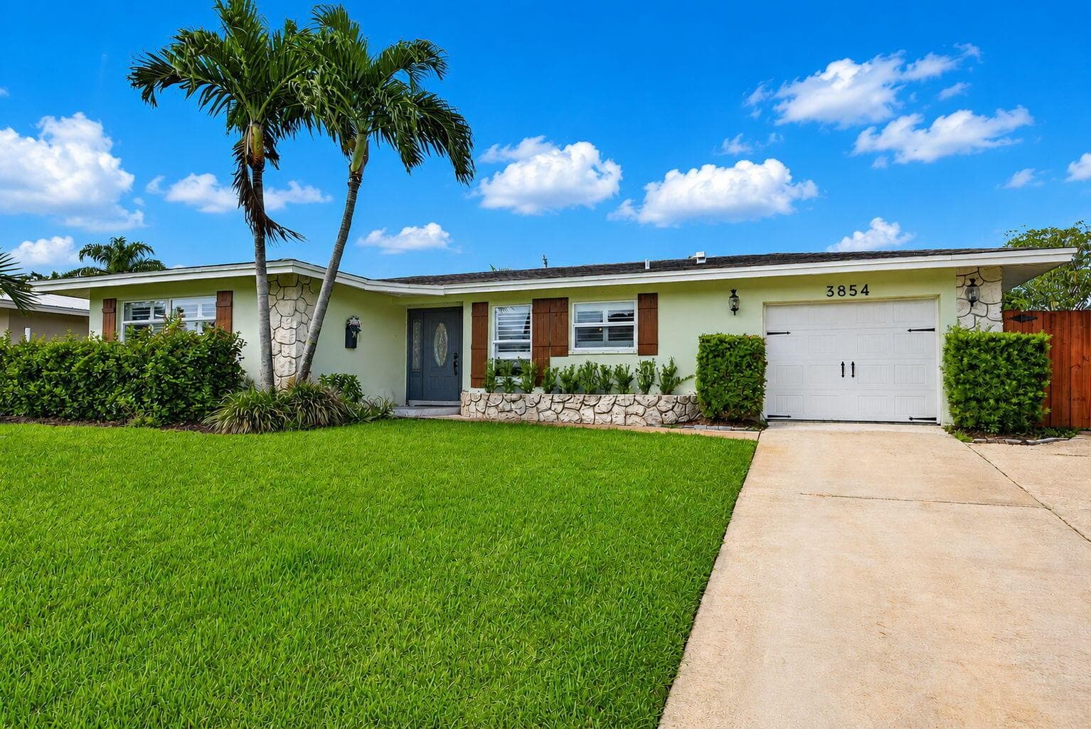 3854 BUTTERCUP Circle S, Palm Beach Gardens FL 33410 - Palm Beach Gardens, FL - Photo 1