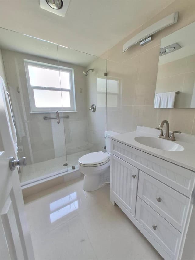 144 Dorchester G, West Palm Beach FL 33417 - West Palm Beach, FL - Photo 3