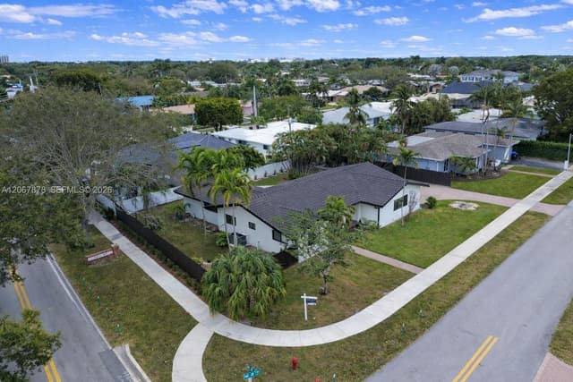 6020 NE 18th Ter, Fort Lauderdale FL 33308 - Fort Lauderdale, FL - Photo 2