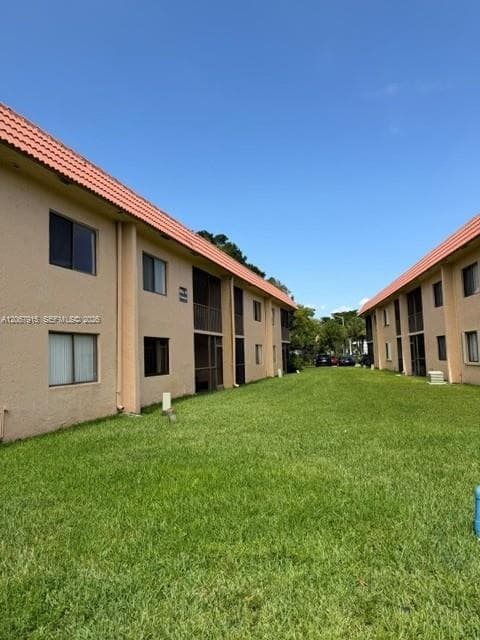164 Lakeview Dr # 204, Weston FL 33326 - Weston, FL - Photo 2