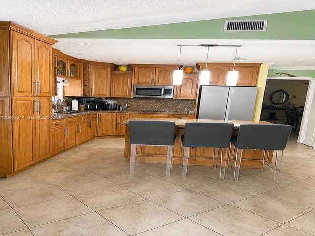 10070 SW 2nd St, Miami FL 33174 - Miami, FL - Photo 6