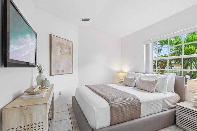 980 NE 212th Terrace # 01, Miami FL 33179 - Miami, FL - Photo 7