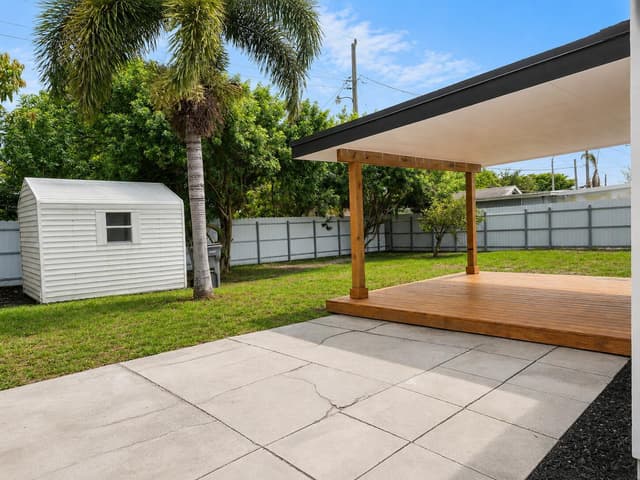 2013 Longwood Road, West Palm Beach FL 33409 - West Palm Beach, FL - Photo 2