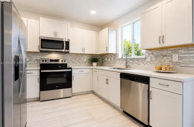 1056 SE 23rd Ave, Homestead FL 33035 - Homestead, FL - Photo 2