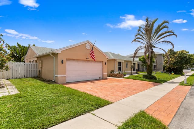 4000 SW 72ND Drive, Davie FL 33314 - Davie, FL - Photo 2