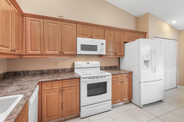 8271 SUN LAKE Drive, Boca Raton FL 33496 - Boca Raton, FL - Photo 7