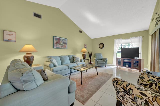 5569 Lakeview Mews Drive, Boynton Beach FL 33437 - Boynton Beach, FL - Photo 3