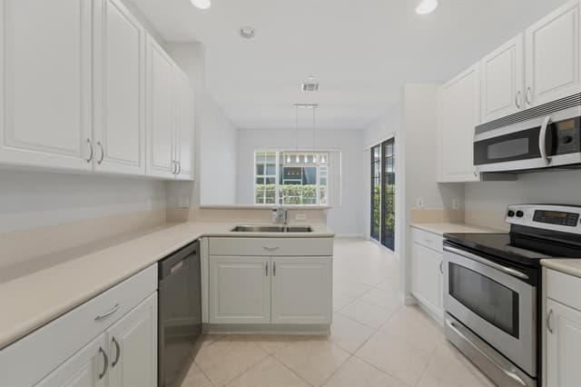 126 LANCASTER Road, Boynton Beach FL 33426 - Boynton Beach, FL - Photo 6