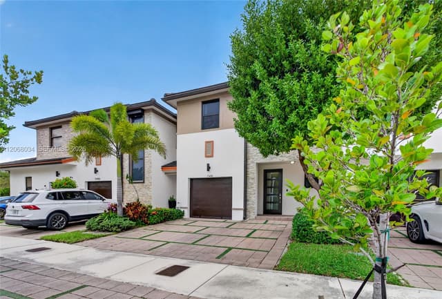 15488 NW 91st Ct, Miami Lakes FL 33018 - Miami Lakes, FL - Photo 3