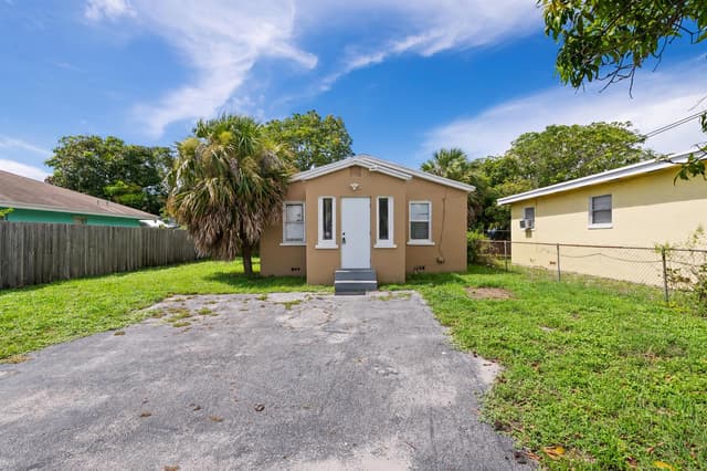 649 W 10TH Street, Riviera Beach FL 33404 - Riviera Beach, FL - Photo 3
