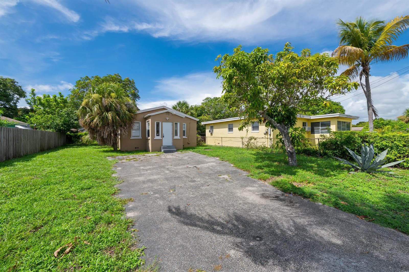 649 W 10TH Street, Riviera Beach FL 33404 - Riviera Beach, FL - Photo 1