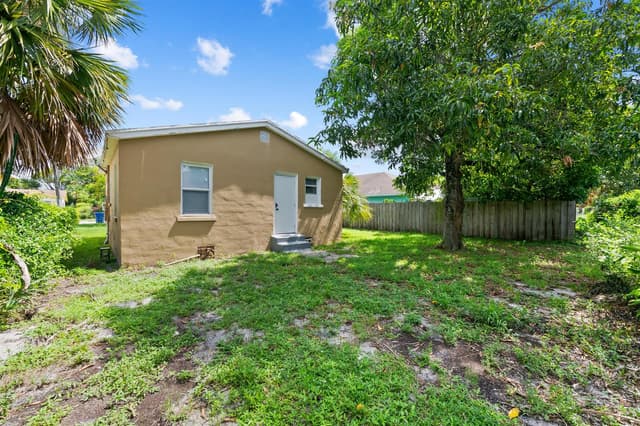649 W 10TH Street, Riviera Beach FL 33404 - Riviera Beach, FL - Photo 5