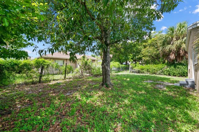 649 W 10TH Street, Riviera Beach FL 33404 - Riviera Beach, FL - Photo 4