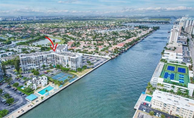 1000 Parkview Dr # 825, Hallandale Beach FL 33009 - Hallandale Beach, FL - Photo 2