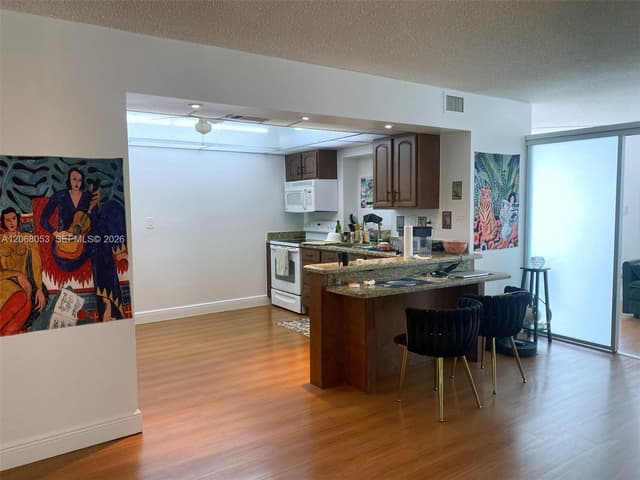 1000 Parkview Dr # 825, Hallandale Beach FL 33009 - Hallandale Beach, FL - Photo 7