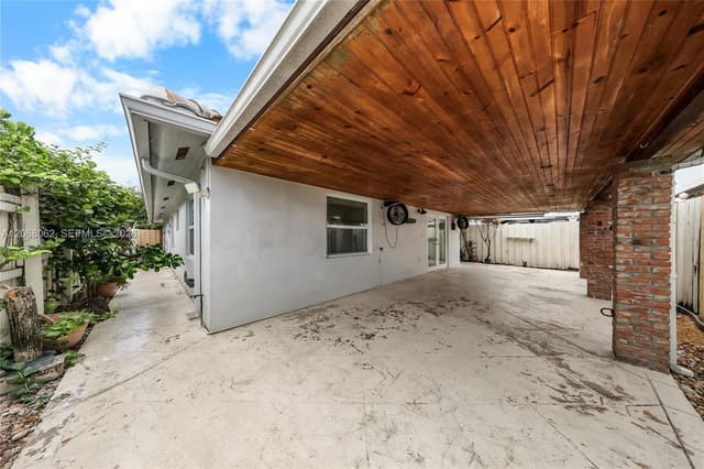 10033 NW 126th Ter, Hialeah Gardens FL 33018 - Hialeah Gardens, FL - Photo 7