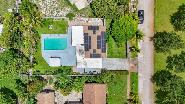 813 Date Palm Drive, Lake Park FL 33403 - Lake Park, FL - Photo 2