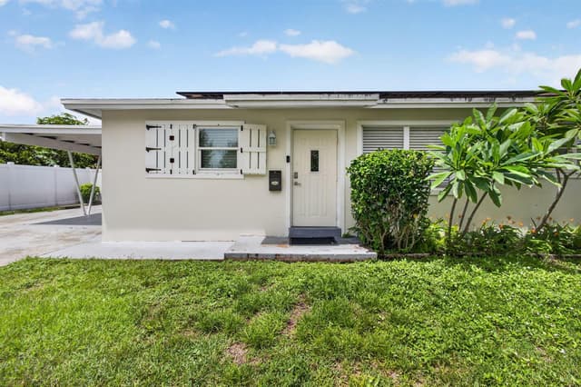 813 Date Palm Drive, Lake Park FL 33403 - Lake Park, FL - Photo 6