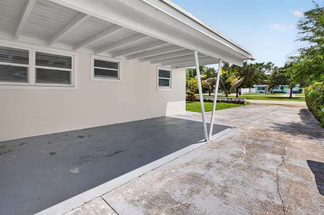 813 Date Palm Drive, Lake Park FL 33403 - Lake Park, FL - Photo 5