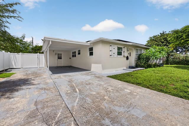 813 Date Palm Drive, Lake Park FL 33403 - Lake Park, FL - Photo 4