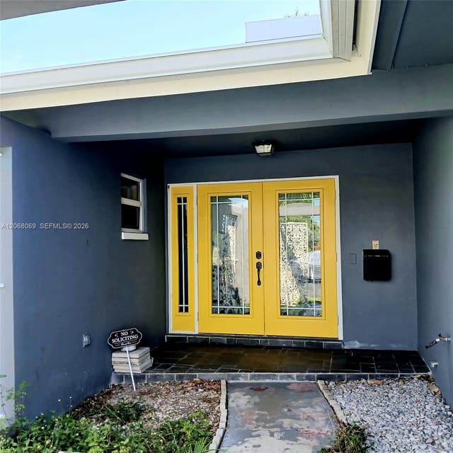 5710 Melaleuca Dr, Tamarac FL 33319 - Tamarac, FL - Photo 2