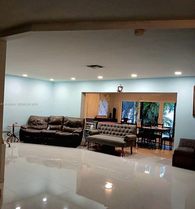 5710 Melaleuca Dr, Tamarac FL 33319 - Tamarac, FL - Photo 6