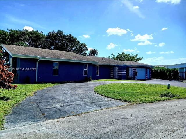 5710 Melaleuca Dr, Tamarac FL 33319 - Tamarac, FL - Photo 3