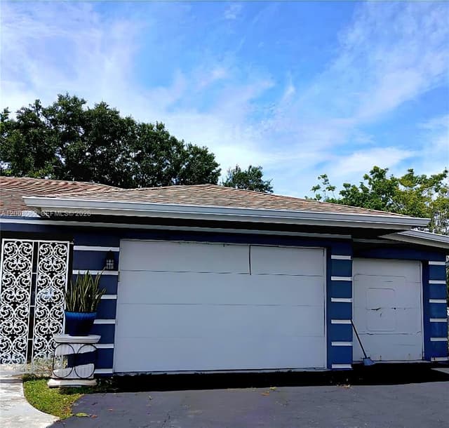 5710 Melaleuca Dr, Tamarac FL 33319 - Tamarac, FL - Photo 4