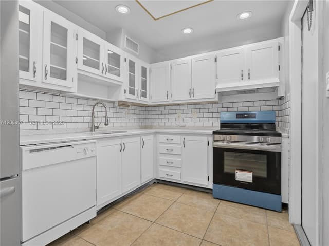4140 NW 44th Ave # 408, Lauderdale Lakes FL 33319 - Lauderdale Lakes, FL - Photo 5