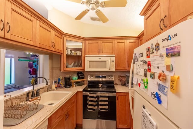4703 Lucerne Lakes Boulevard E # 204, Lake Worth FL 33467 - Lake Worth, FL - Photo 6