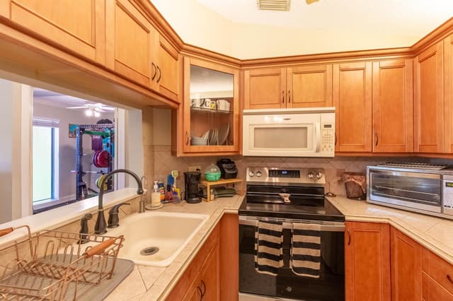 4703 Lucerne Lakes Boulevard E # 204, Lake Worth FL 33467 - Lake Worth, FL - Photo 5