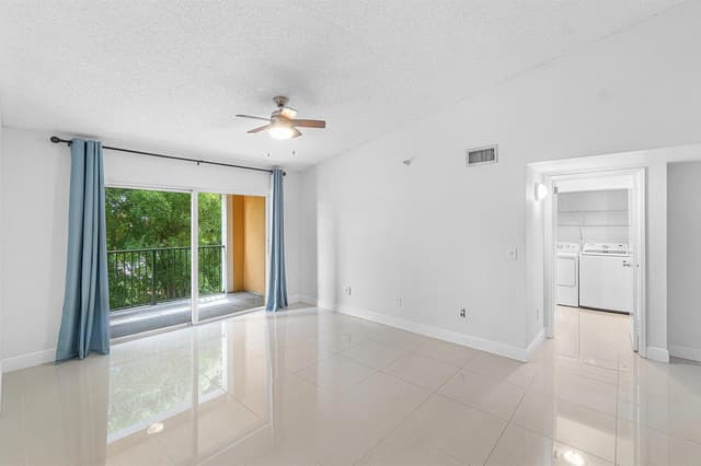 131 Yacht Club Way # 307, Hypoluxo FL 33462 - Hypoluxo, FL - Photo 6