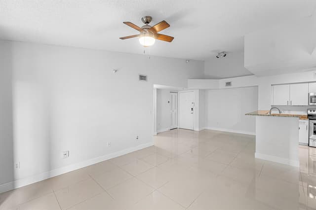 131 Yacht Club Way # 307, Hypoluxo FL 33462 - Hypoluxo, FL - Photo 7