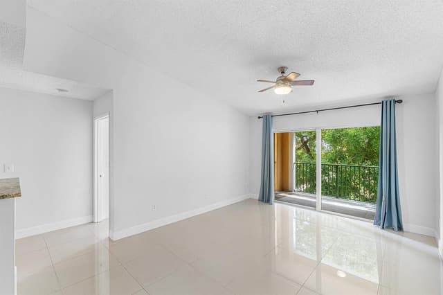 131 Yacht Club Way # 307, Hypoluxo FL 33462 - Hypoluxo, FL - Photo 5